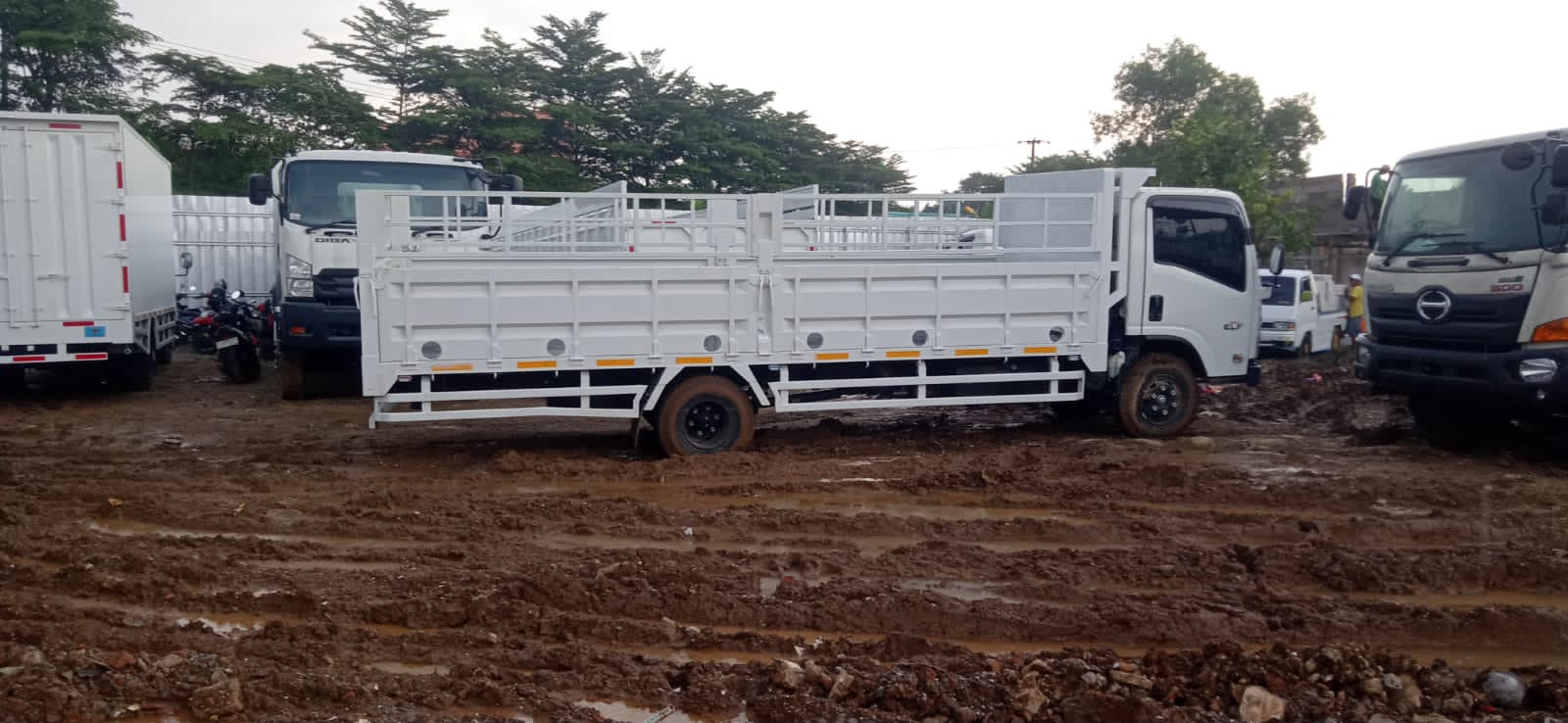 Armada truk pengiriman ATL