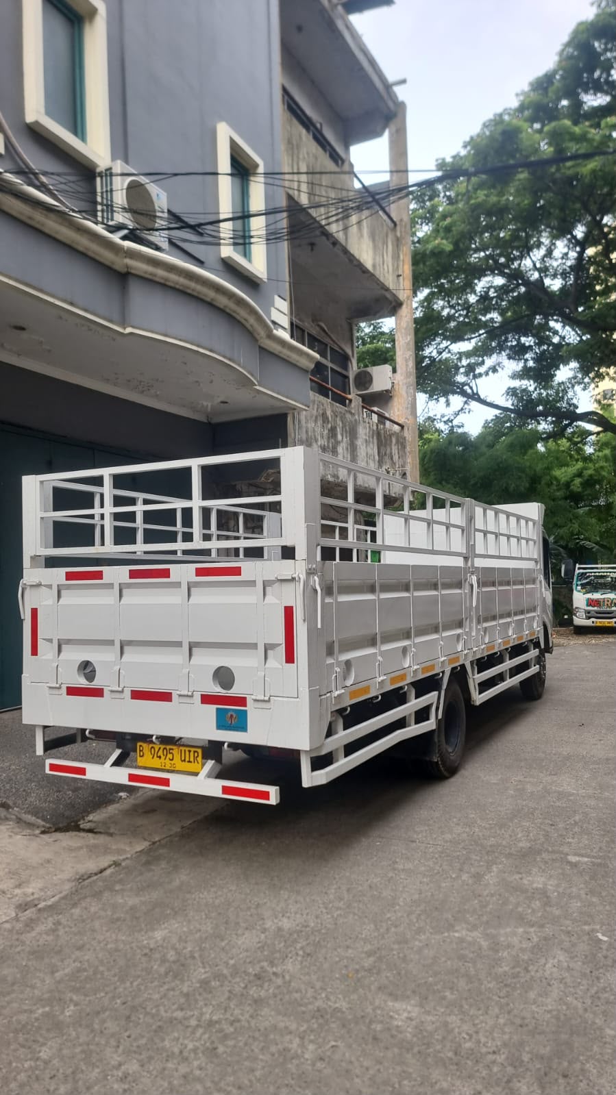 Armada truk pengiriman ATL